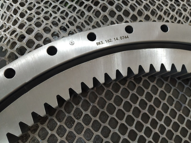 Crossed roller Slewing bearing RKS.162.14.0744 with internal teeth 