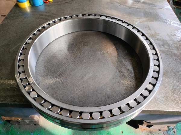 Spherical roller bearing 238/670B/W33 670x820x112mm with oil hole 