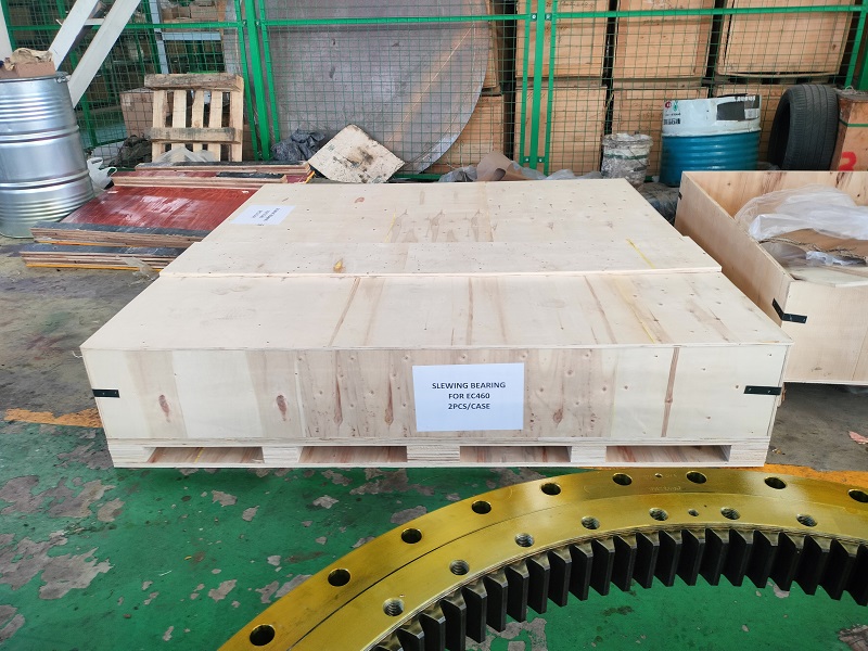 Slewing bearing with internal teeth for EC460 excavator 